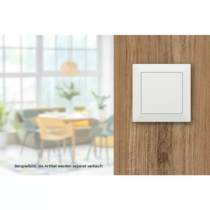 Siemens DELTA Mega Abdeckrahmen SIE044141 - Polar Weiß, 1-fach, Kunststoff, Schrauben - Weißer Siemens Schalter, möglicherweise für Licht oder Jalousien, an einer braunen Holzwand in einem hellen Raum montiert.