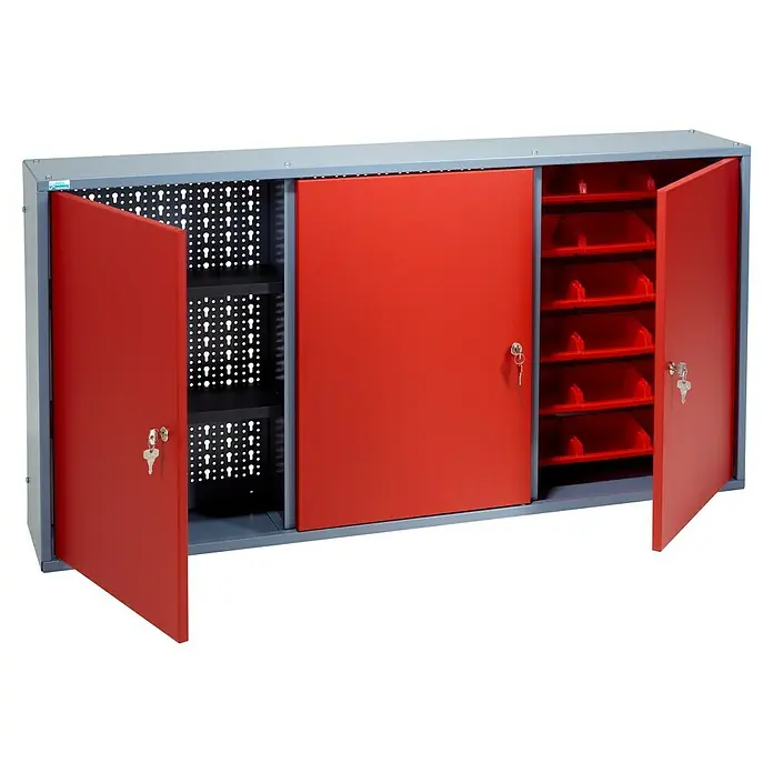 Küpper Hängeschrank - Breite: 120 cm, 18 Sichtboxen, Anzahl Türen: 3 Stk. - Das Bild zeigt einen grauen Schlüsselschrank mit roten Türen, von denen einige offen sind und Schlüsselaufbewahrungssysteme zeigen.