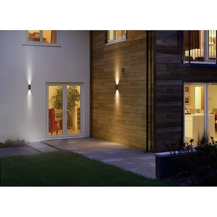 Ledvance LED-Außenwandleuchte Updown - 12 W, 5,5 cm x 9 mm x 16 cm, Anthrazit, IP44 - Schwarze Wandleuchten an Hausfassade spenden warmes Licht und setzen architektonische Akzente im Außenbereich.