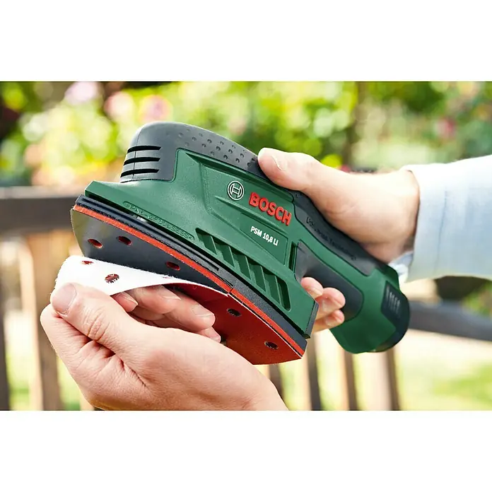 Bosch Lijadora delta de batería EasySander 12 - 12 V, Iones de litio, 1 batería, 22.000 r.p.m. - Una lijadora multifunción inalámbrica Bosch PSM 10,8 LI equipada con papel de lija, ideal para proyectos de bricolaje y lijado preciso.