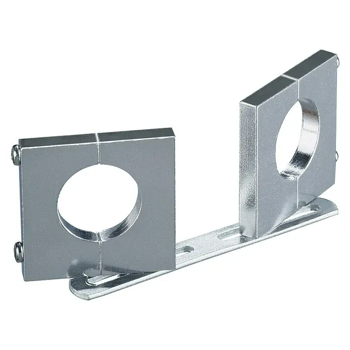 Schwaiger Universal-Multifeedhalterung - Aluminium-Guss, Feedaufnahme: 40 mm - Eine silberne Doppelrohrschelle mit Befestigungsplatte, ideal für die sichere Montage von Rohren. Präzise gefertigt und robust.
