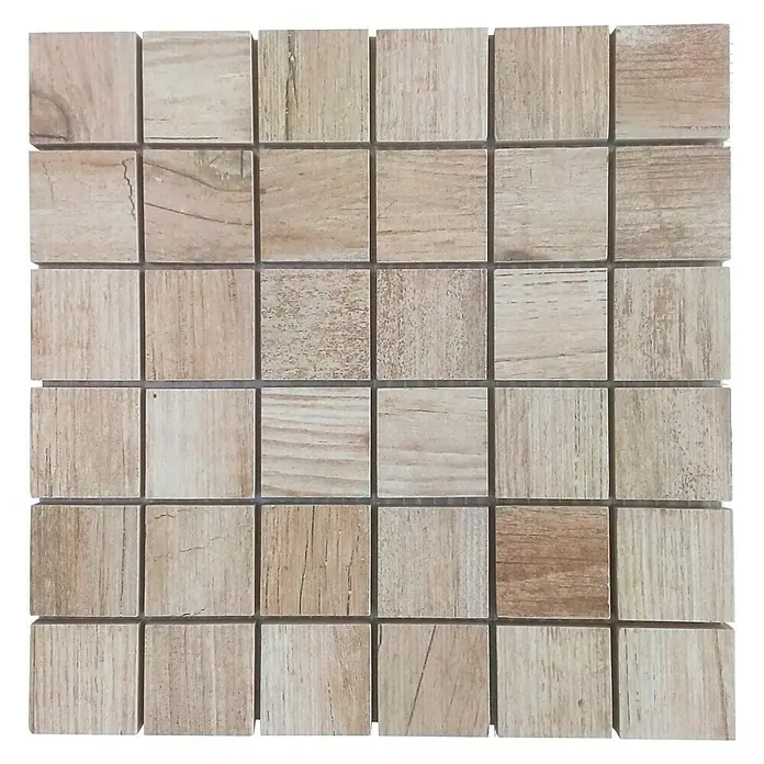 Malla mosaico Forest - 29 x 29 cm, Beige - Primer plano de una baldosa de mosaico cuadrada de madera, que proporciona una textura cálida y natural para el diseño interior.