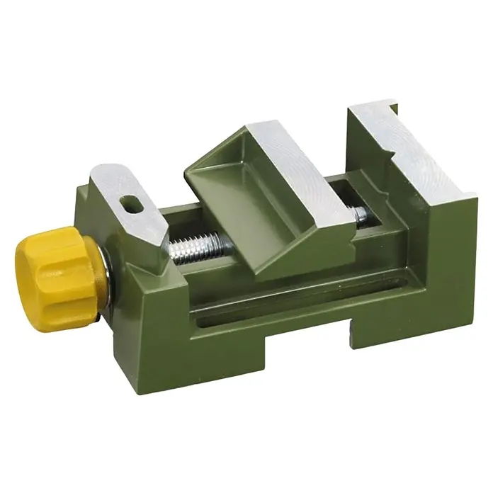 Proxxon Maschinenschraubstock MS 4 No 28132 - Spannweite: 34 mm, Backenbreite: 50 mm, Backenhöhe: 10 mm - Nahaufnahme eines grünen Schraubstocks mit gelbem Griff, der zum Fixieren von Werkstücken in der Werkstatt verwendet wird.