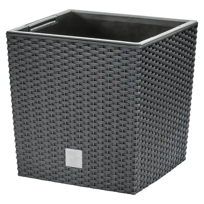 Pflanztopf Rato Low - Außenmaß (L x B x H): 32 x 32 x 32,5 cm, Kunststoff, Anthrazit - Ein grauer, quadratischer Pflanztopf mit Rattanmuster. Ideal für den Innen- und Außenbereich, robust und stilvoll für Ihre Pflanzen.