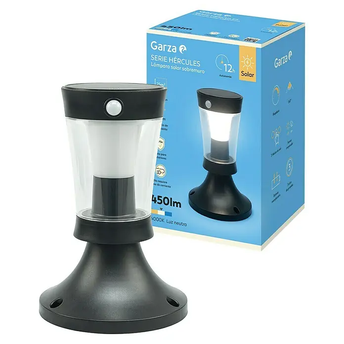 Garza Hércules Sobremuro solar LED - L x An x Al: 18 x 18 x 26,9 cm, Negro, IP54, 450 lm - Primer plano de una lámpara solar de pared de la serie Hércules de Garza, que proporciona una solución de iluminación ecológica y de bajo consumo.