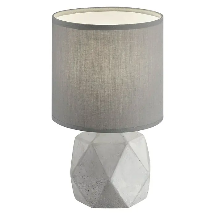 Trio Leuchten Tischleuchte Pike - 40 W, L x B x H: 16 x 16 x 28 cm, E14, Grau - Graue Tischleuchte mit geometrischem Sockel und Stoffschirm, perfekt für Nachttisch oder Schreibtisch.
