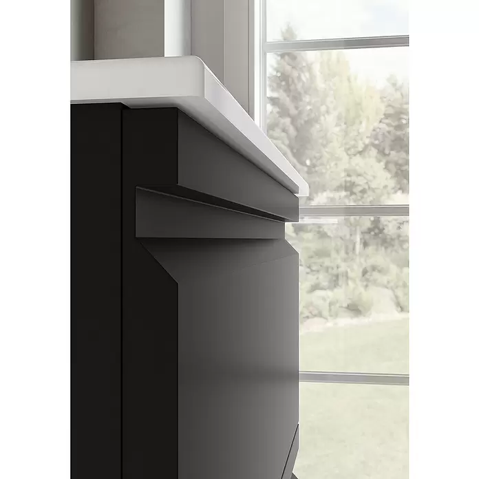 Camargue Pull Mueble bajo de lavabo - An x Pr x Al: 59,5 x 45,4 x 55 cm, Grafito - Mueble bajo moderno gris oscuro con panel lateral geométrico y encimera blanca, junto a una ventana.