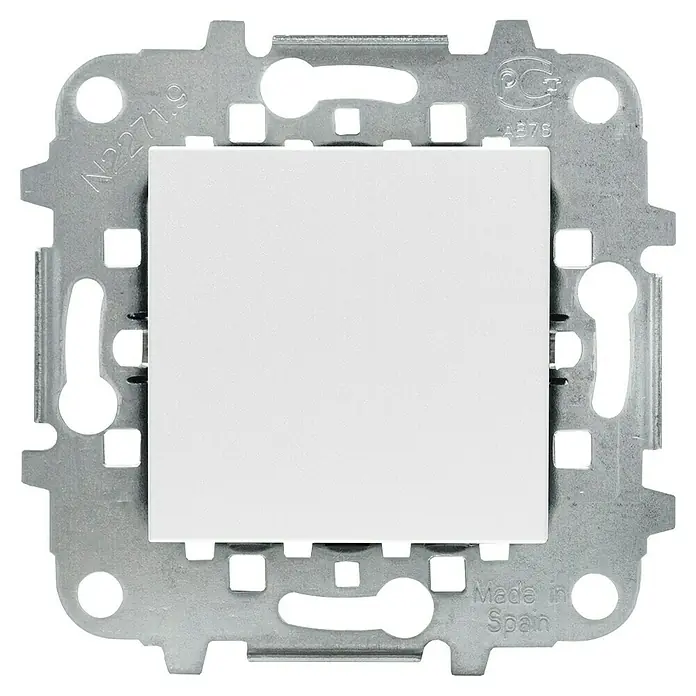 Tapa ciega Zenit - Blanco, Mate, Plástico, Otros - Un interruptor de luz blanco de PC Electric fabricado en España para el mercado europeo. Ideal para nueva construcción o renovaciones.