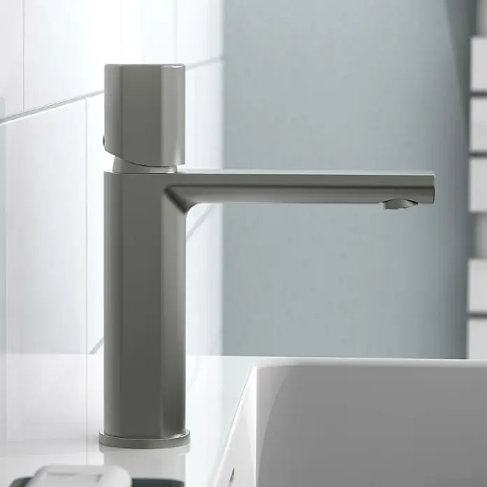 Camargue Waschtischarmatur Madrid - Graphit, Matt - Elegante graue Armatur auf einem modernen Waschbecken. Stilvolles Design für jedes Badezimmer.