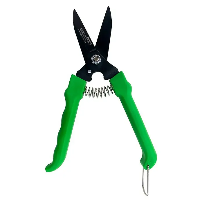 Trimmer GFGSB 190 - Bypass - Grüne Gartenschere mit schwarzen Klingen und einer Feder in der Mitte. Ideal zum Beschneiden von Pflanzen im Garten.