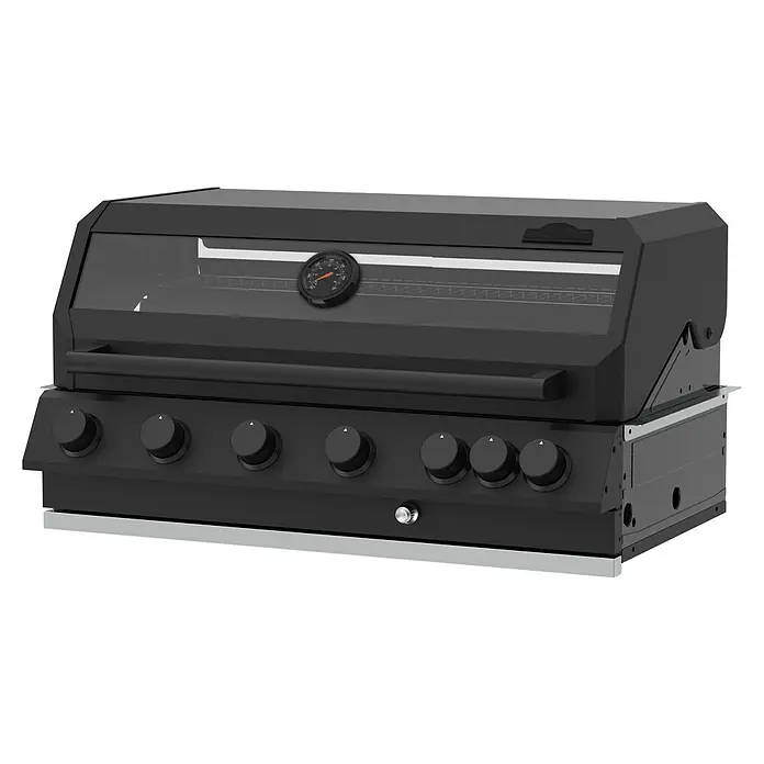 Kingstone KMS Gasgrill Cliff 6005 Beast Built In - Grillfläche (B x T): 90,5 x 45 cm, 21 kW, Anzahl Brenner: 6 Stk. - Das Bild zeigt einen schwarzen Grill mit sechs Drehknöpfen und einem Temperaturmesser. Der Grill hat eine gläserne Abdeckung.