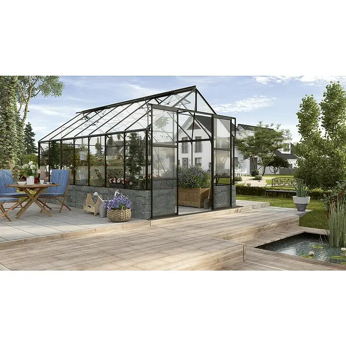 Vitavia Gewächshaus Cassandra 11500 - Außenmaß inkl. Dachüberstand (B x T): 257 x 448 cm, 3 mm, Schwarz - Elegantes Gewächshaus mit Stahlrahmen und Glaseinsätzen, integriert in eine malerische Gartenlandschaft. Ideal für Pflanzenzucht und Entspannung.