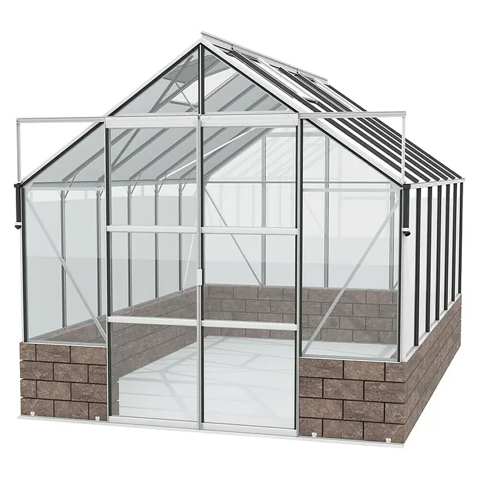 Vitavia Gewächshaus Cassandra 9900 Plus - Außenmaß inkl. Dachüberstand (B x T): 257 x 385 cm, 3 mm, Aluminium/ Herbstlaub - Das Bild zeigt ein Gewächshaus mit Aluminiumrahmen und einer Basis aus Ziegelsteinen, ideal für den Garten.