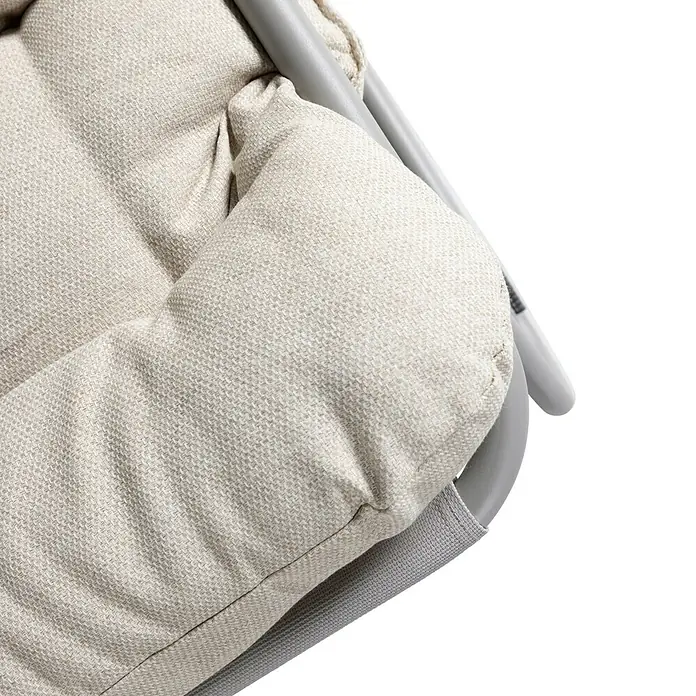 Conjunto de muebles Formentera - 4 pzs., Acero/Olefina, Gris/Blanco - Primer plano de un cómodo cojín acolchado en un elegante mueble, ideal para relajarse.