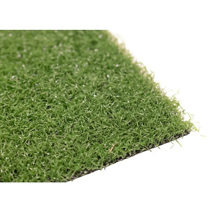 Césped artificial Azores - 5 x 2 m, Altura del pelo: 7 mm, 70.000 puntadas/m² - Una toma detallada de césped artificial, destacando la textura y la apariencia de la hierba sintética. Ideal para jardines, campos de deportes.