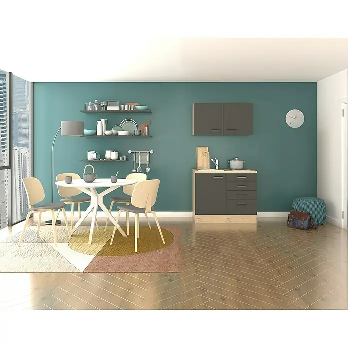 Flex-Well Tiago Miniküche - Breite: 100 cm, Grau, Mit Elektrogeräten - Essbereich mit Esstisch und Stühlen, ergänzt durch eine Küchenzeile und Regale an der Wand. Moderne Einrichtung mit stilvollem Design.
