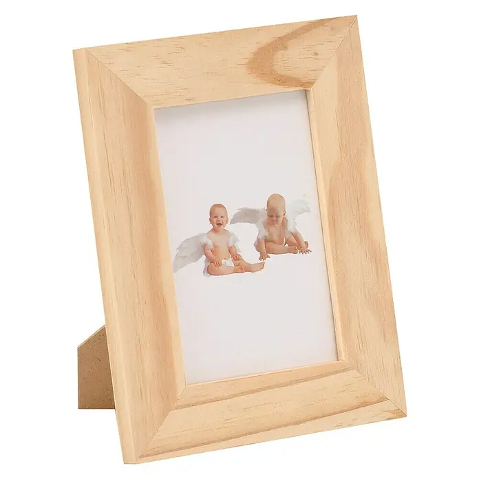 Glorex Bilderrahmen - Braun - Ein Holzbilderrahmen mit einem Bild von zwei Babys mit Engelsflügeln. Die Oberfläche des Holzrahmens ist hell und hat eine natürliche Maserung.