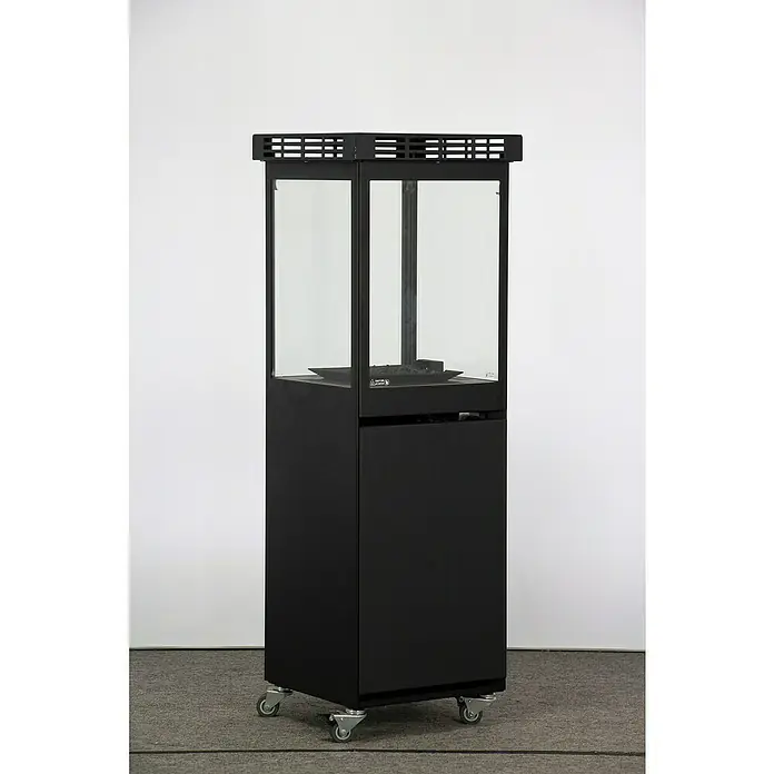 Nora Flames Estufa de exterior de gas Mavros - 8 kW, Altura: 128,5 cm, Negro - Vitrina negra con parte superior de cristal y ruedas para una presentación flexible de productos o exposiciones.