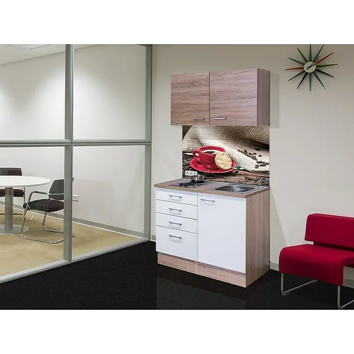 Flex-Well Samoa Miniküche - Breite: 100 cm, Weiß/Braun, Mit Elektrogeräten - Bild einer kompakten Küchenzeile mit Ober- und Unterschränken, einer Spüle und einem Kochfeld in einem modernen Büro.