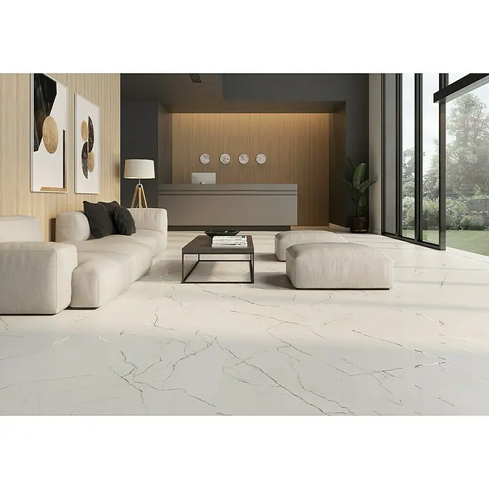 Pavimento porcelánico Lincon - 60 x 120 cm, Blanco, Mate, Rectificado - Interior elegante con suelo de mármol estiloso. El diseño se caracteriza por una estética moderna y materiales de alta calidad.
