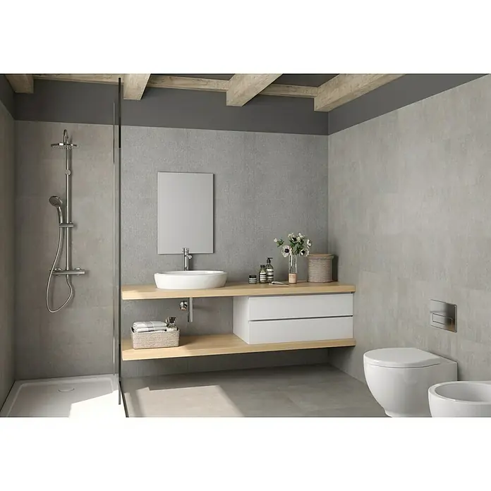 Pavimento porcelánico Logan - 60 x 60 cm, Grafito, Mate, Rectificado - Un baño moderno con azulejos grises, una ducha, un tocador con espejo y un inodoro con bidé para un ambiente elegante.