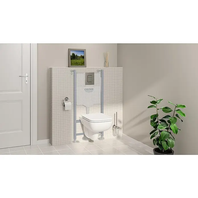 Grohe WC-Vorwandelement - 2-Mengen-Spülung, L x B x H: 12 x 50 x 113,5 cm - Eine moderne Badezimmergestaltung mit einem wandhängenden Grohe WC, integriert in eine stilvolle Vorwandinstallation mit grauen Fliesen.