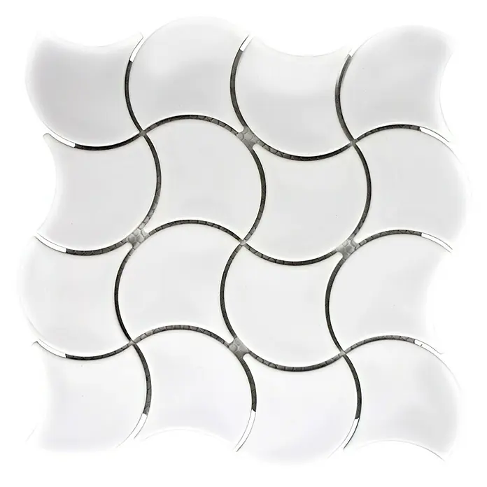 Mosaikfliese Fächer Uni FS 17W - 27,6 x 27,6 cm, Weiß, Glänzend - Detailaufnahme eines weißen Muschelmosaiks mit polierten Akzenten, ideal für stilvolle Wand- und Bodengestaltung.