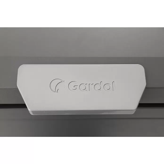 Gardol Mülltonnenbox - 203,5 x 117,5 cm, Stahl, Anthrazit, Geeignet für Anzahl Mülltonnen: 3 Stk. - Hellgraues Bauteil mit geprägtem Gardol Logo und Schriftzug.