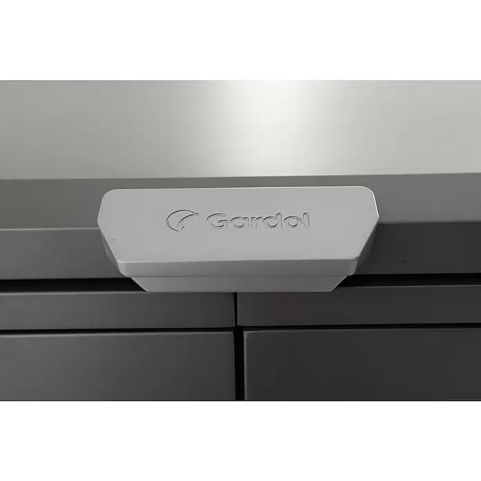 Gardol Mülltonnenbox - 134 x 117,5 cm, Stahl, Anthrazit, Geeignet für Anzahl Mülltonnen: 2 Stk. - Hellgraues Gardol Bauteil mit eingraviertem Logo und Text.
