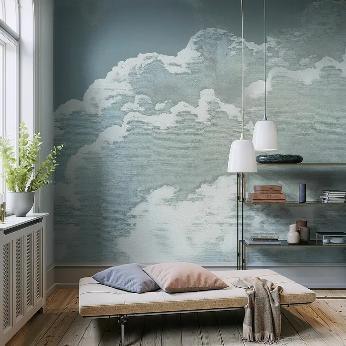 Komar Flair Fototapete Vintage Clouds - B x H: 250 x 250 cm, Vlies - Elegantes Interieur mit Wolken-Tapete, sanften Farben und stilvoller Beleuchtung, das eine entspannende Atmosphäre schafft.