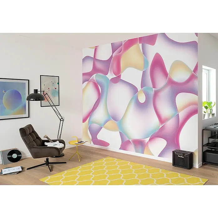 Komar Flair Fototapete Flowrider - B x H: 350 x 250 cm, Vlies - Dieses Bild zeigt eine bunte Tapete mit abstrakten Formen in einem stilvollen Raum. Die Tapete dominiert das Zimmerdesign.