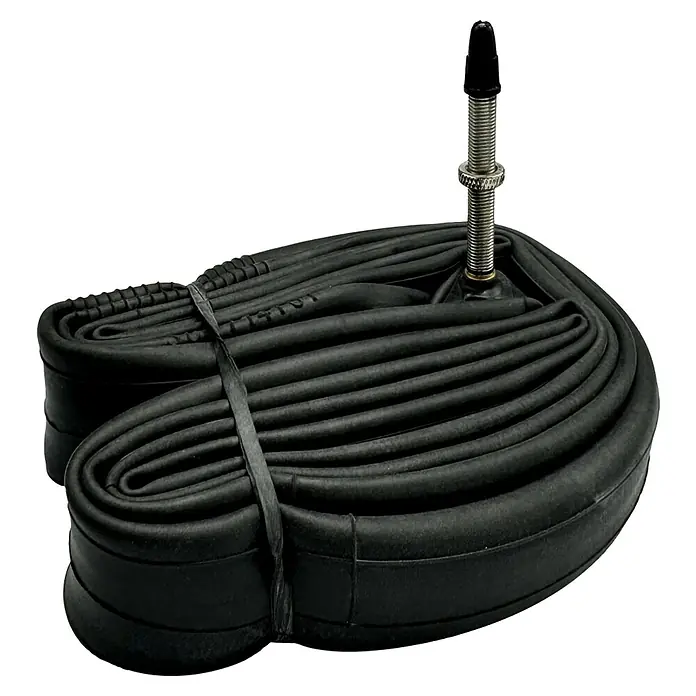 Fahrradschlauch - Pannensicher, 27 " - 28 ", Sclaverandventil - Ein zusammengefalteter Fahrradschlauch mit einem hervorstehenden Ventil. Ideal für schnelle Reparaturen unterwegs.