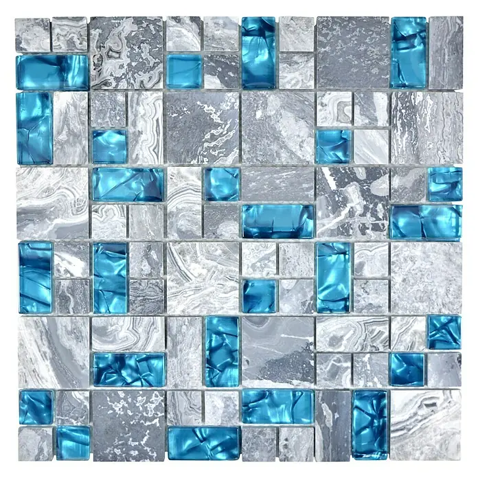 Mosaikfliese Crystal Mix XCM MC589 - 30 x 30 cm, Grau, Glänzend - Nahaufnahme einer quadratischen Fliesenmatte mit grauen Marmor- und blauen Glasakzenten, perfekt für stilvolle Wand- oder Bodenprojekte.
