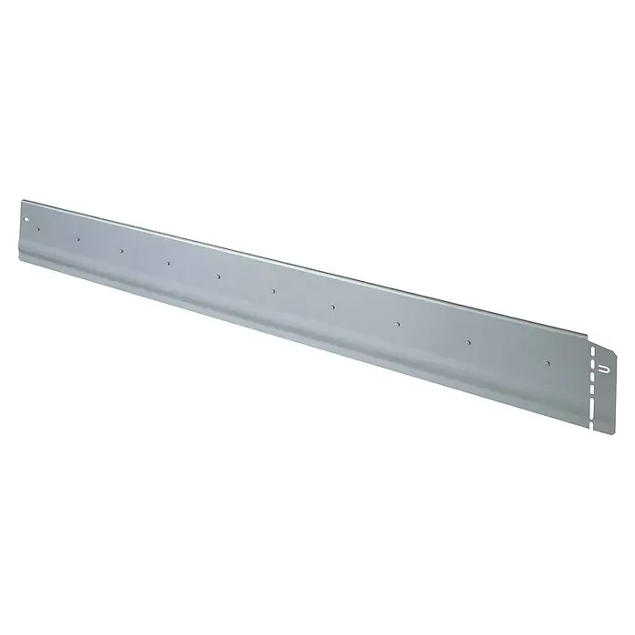 Bellissa Beeteinfassung Pro - 103 x 13 cm, Stahl - Nahaufnahme einer Schneeschildklinge aus Metall, die für ihre Widerstandsfähigkeit und langanhaltende Leistung im Winter entwickelt wurde.
