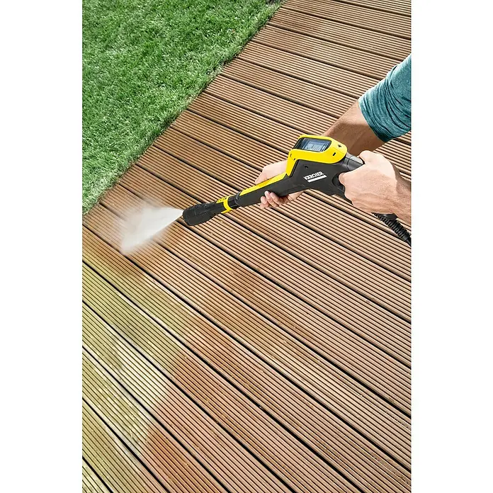Kärcher Hidrolimpiadora de alta presión K 7 Smart Control Flex - 180 bar, 3.000 W, Capacidad de bombeo: 600 l/h, Sin Home Kit - Limpieza de una terraza de madera con la limpiadora de media presión a batería Kärcher. Limpieza eficaz y suave para exteriores.