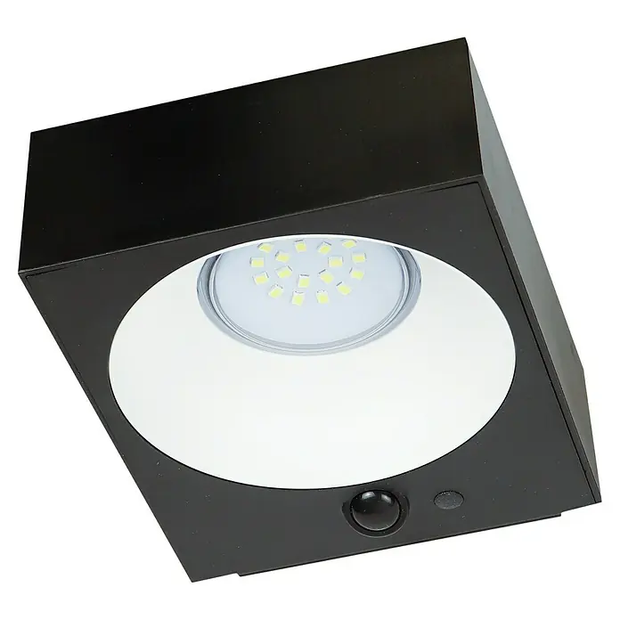 Arte confort Aplique solar para exterior Solara - L x An x Al: 12 x 15,2 x 5,6 cm - Primer plano de una lámpara solar de pared negra con LED y sensor de movimiento para exteriores.