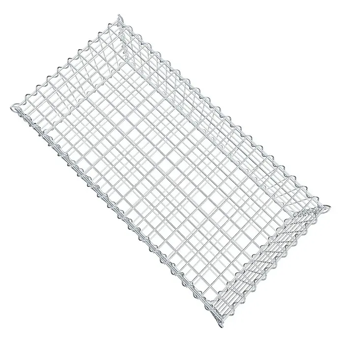Gabiona Gabione - 100 x 50 x 30 cm, Metall, Maschenbreite: 50 mm, Maschenhöhe: 50 mm - Das Bild zeigt einen rechteckigen, silberfarbenen Grillrost mit gewellten Kanten und einem Gittermuster, ideal zum Grillen von Speisen.