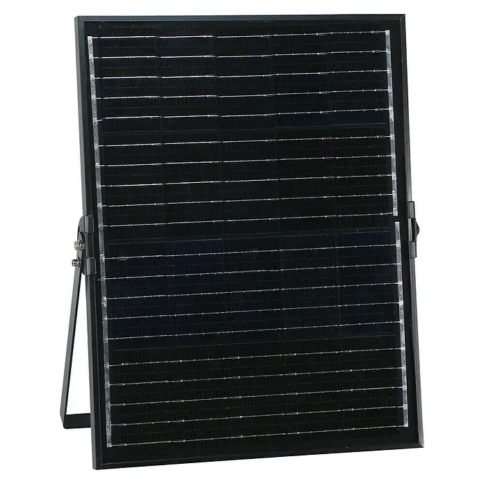 Tween Light Proyector LED solar Amida - 10 W, 3.000 K - 6.000 K, 4,3 x 19,8 x 18,1 cm, IP65 - Primer plano de un panel solar negro con numerosas líneas horizontales y un marco robusto. Ideal para la producción de energía sostenible.