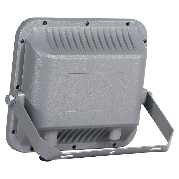 Tween Light Proyector LED solar Amida - 20 W, 3.000 K - 6.000 K, 1.800 lm, 4,53 x 21,62 x 21 cm, IP65 - Primer plano de un foco LED gris con aletas de disipación de calor para uso en exteriores.