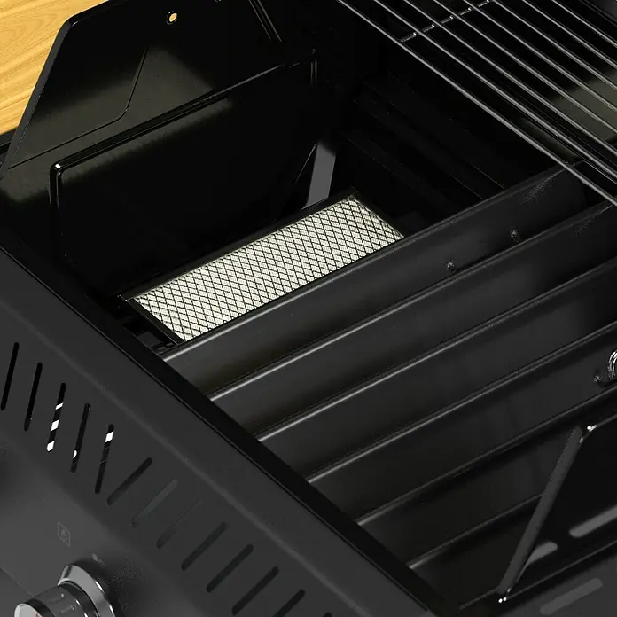 Kingstone Gasgrill Diner 3000 Beast - Grillfläche (B x T): 63,7 x 43 cm, 10,5 kW, Anzahl Brenner: 3 Stk. - Detailaufnahme eines schwarzen Grills mit einem Blick auf die Grillroste und den darunterliegenden Keramikbrenner.