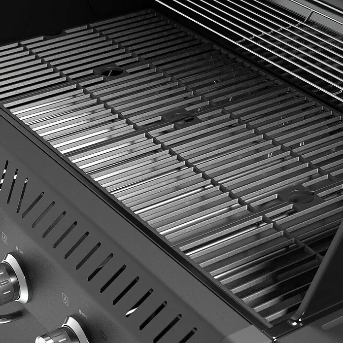 Kingstone Ersatz-Grillrost Set Diner - Passend für: Kingstone Gasgrill Diner 5500, Gusseisen - Nahaufnahme eines schwarzen Gasgrills mit Grillrosten. Die Metalloberfläche reflektiert das Licht und betont das moderne Design des Grills.