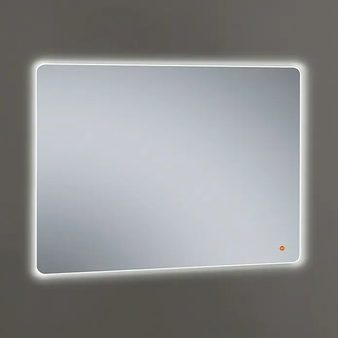 Camargue Espejo con luz Rómulo - An x Al: 120 x 80 cm - Un espejo rectangular con bordes redondeados y retroiluminación LED colgado en una pared gris.
