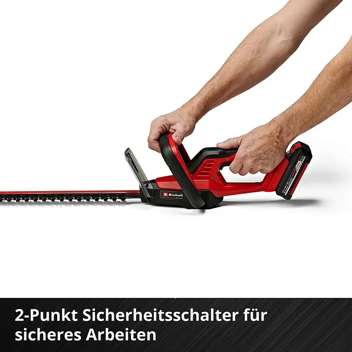 Einhell Power X-Change 18V Akku-Heckenschere GC-CH 18/40 Li Solo - 18 V, Li-Ionen, Ohne Akku, Schnittlänge: 40 cm - Ein Mann bedient eine rote Einhell Akku-Heckenschere, was sicherereres Arbeiten ermöglicht.