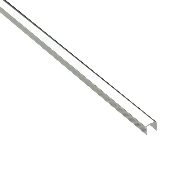 Perfil en U decorativo - Aluminio, Plateado, 2,5 m x 7 mm - Primer plano de un perfil LED de aluminio plateado, diseñado para soluciones de iluminación modernas. Perfecto para acentos elegantes.