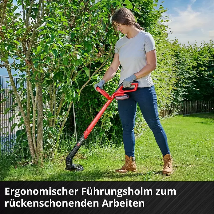 Einhell Power X-Change 18V Akku-Rasentrimmer GC-CT 18/2411 Li P-Solo - 18 V, Li-Ionen, Ohne Akku, Schnittbreite Messer: 24 cm - Frau trimmt Gras im Garten mit einem rot-schwarzen, ergonomischen Rasentrimmer.