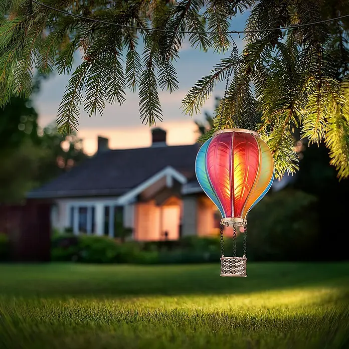 Globo Solar-Hängeleuchte Heißluftballon - Bunt, IP44, Ø x H: 14 x 46,5 cm - Dekorativer Solar-Heißluftballon mit filigranem Korb und bunten Glaspanels, der warmes Licht in jeden Garten bringt.