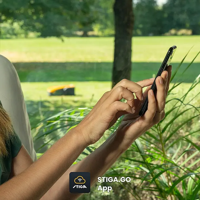Stiga Mähroboter A750 - 900 m², Schnittbreite: 18 cm, Satellitengestützte Navigation, RTK - Intelligente Rasenpflege mit der STIGA.GO App. Steuern Sie Ihren Rasenmäher bequem per Smartphone und genießen Sie einen perfekt gepflegten Garten.