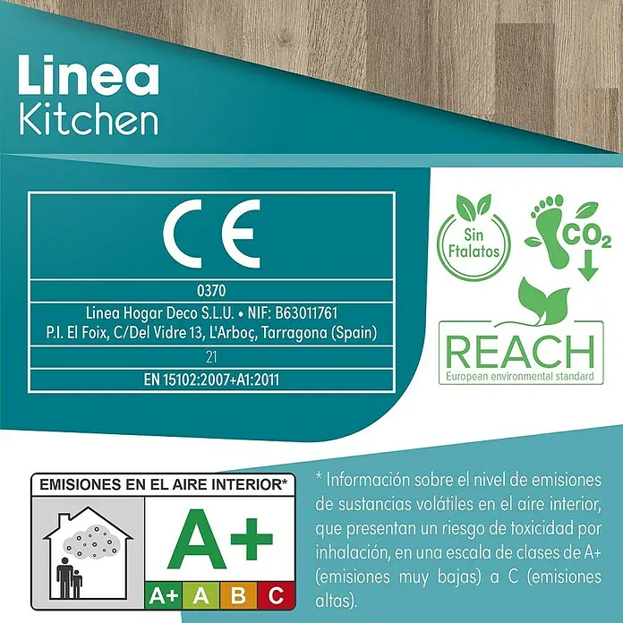 Lámina decorativa autoadhesiva vinílico para encimera - 65 x 200 cm, Lulela nuez - La imagen muestra una etiqueta de Linea Kitchen con marca CE, clase de emisión A+ y estándares ambientales como REACH.