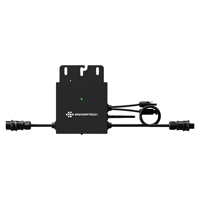 Envertech Wechselrichter EVT400-R - 0% MwSt. (gem. § 12 Abs. 3 UStG) - Leistungsaufnahme: 400 W - Das Bild zeigt ein Envertech-Produkt, vermutlich einen Mikrowechselrichter, mit Kabeln und Anschlüssen auf einem schwarzen Hintergrund.