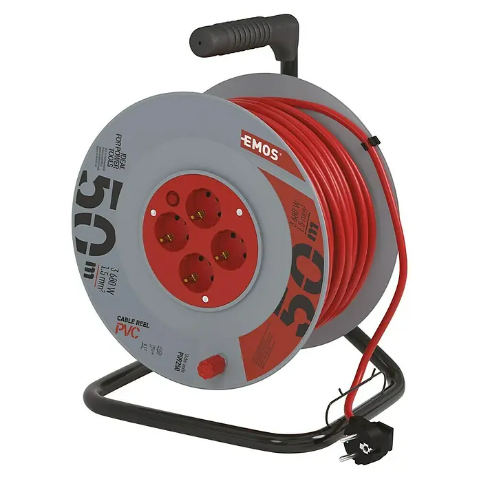 Emos Kabeltrommel - Kunststoff, 50 m, H05VV-F, IP20 - Eine EMOS Kabeltrommel mit 50m rotem Kabel, ideal für Elektrowerkzeuge, mit vier Steckdosen und grauem Gehäuse.